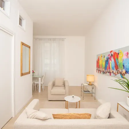 Apartment West Park With Parking By Solutions Como