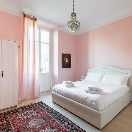 West Park With Parking By Solutions コモ