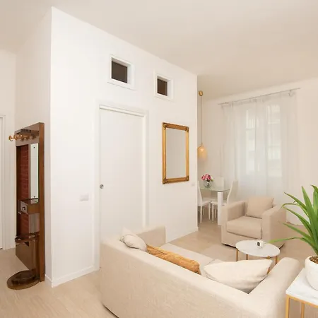 West Park With Parking By Solutions * كومو