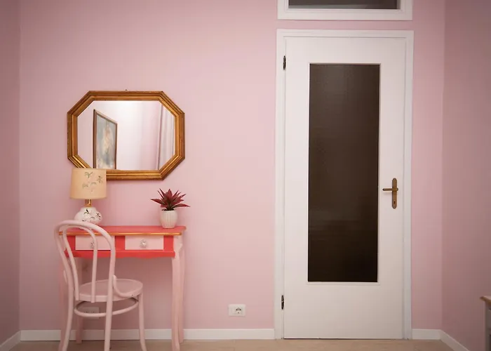 West Park With Parking By Solutions コモ